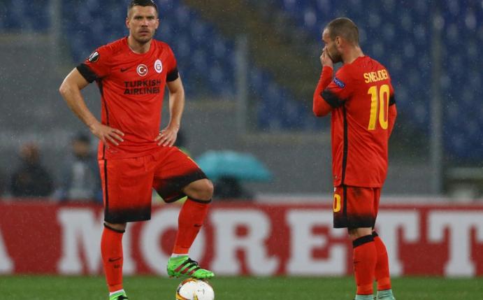 Punktverlust für Galatasaray und Lukas Podolski (r.) (Quelle: PIXATHLON/SID-IMAGES)
