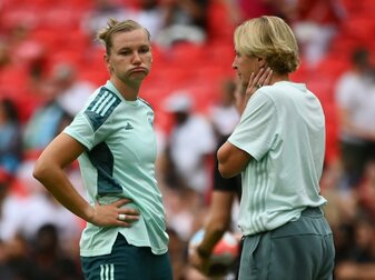 Voss-Tecklenburg hofft auf Popp bei der WM: "Brauchen sie" Voss-Tecklenburg hofft auf Popp bei der WM: "Brauchen sie"