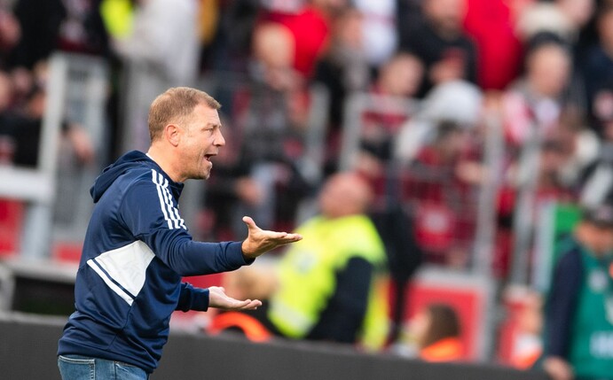 Trainer Frank Kramer gerät auf Schalke immer mehr unter Druck.
