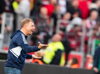 Trainer Frank Kramer gerät auf Schalke immer mehr unter Druck. Trainer Frank Kramer gerät auf Schalke immer mehr unter Druck.