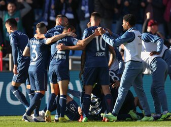 Der VfL Bochum besiegte die Frankfurter Eintracht mit 3:0. Der VfL Bochum besiegte die Frankfurter Eintracht mit 3:0.
