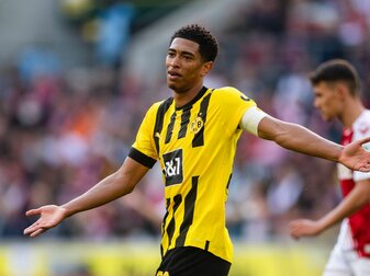 «Will nie jemanden verletzen»: Dortmunds Jude Bellingham will sich bei Alphonso Davies entschuldigen. «Will nie jemanden verletzen»: Dortmunds Jude Bellingham will sich bei Alphonso Davies entschuldigen.