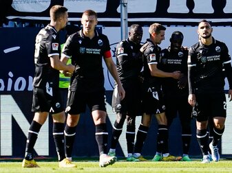 Sandhausen feiert im Heimspiel gegen Magdeburg einen wichtigen Sieg. Sandhausen feiert im Heimspiel gegen Magdeburg einen wichtigen Sieg.