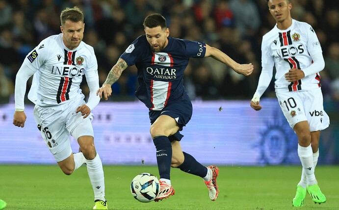 Lionel Messi (M) fällt gegen Benfica aus.