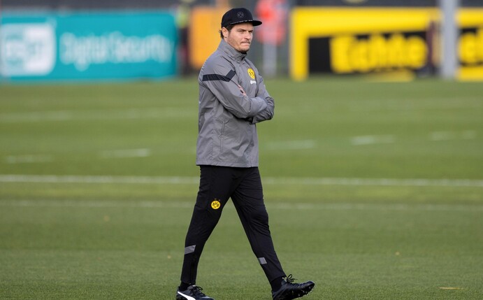 Dortmunds Coach Edin Terzic beim Abschlusstraining vor dem Spiel gegen Sevilla.