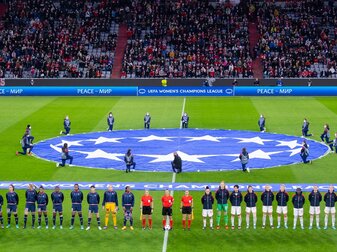 Die Bayern-Fußballerinnen dürfen sich auf ein weiteres Spiel in der Allianz Arena freuen. Die Bayern-Fußballerinnen dürfen sich auf ein weiteres Spiel in der Allianz Arena freuen.