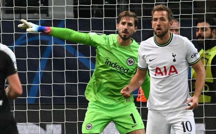 Wird im Rückspiel gegen die Eintracht auf dem Platz stehen: Tottenhams Topstürmer Harry Kane (r).