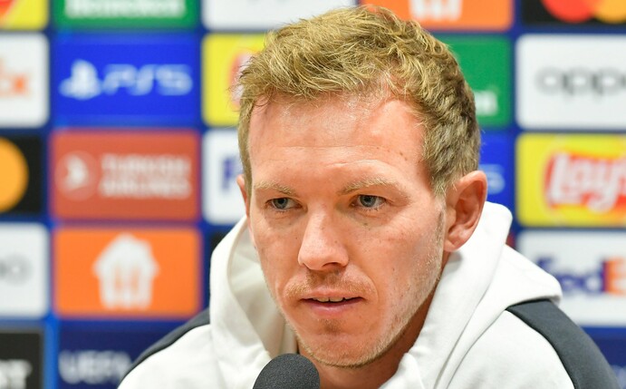 Julian Nagelsmann spricht während der Pressekonferenz.