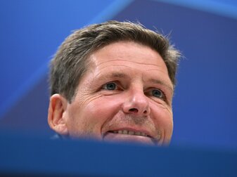 Cheftrainer Oliver Glasner nimmt an der Pressekonferenz von Eintracht Frankfurt teil. Cheftrainer Oliver Glasner nimmt an der Pressekonferenz von Eintracht Frankfurt teil.