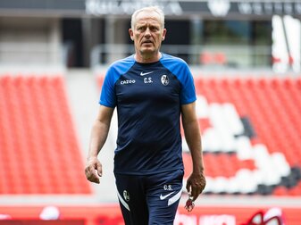 Freiburgs Coach Christian Streich kann wieder mit seinen Spielern trainieren. Freiburgs Coach Christian Streich kann wieder mit seinen Spielern trainieren.