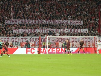 "F.... euch!": Bayern-Fans kritisieren Kartenpreise "F.... euch!": Bayern-Fans kritisieren Kartenpreise