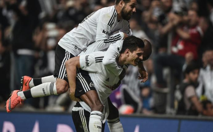 Gomez traf doppelt beim 3:2-Sieg gegen Bursaspor (Quelle: SID-IMAGES)