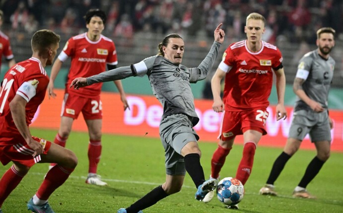 Vor Derby: St. Pauli verlängert mit Kapitän Irvine
