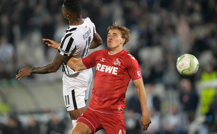 Ricardo Gomes (l) steuerte ein Tor zum Sieg von Partizan Belgrad gegen Timo Hübers und den 1. FC Köln bei.
