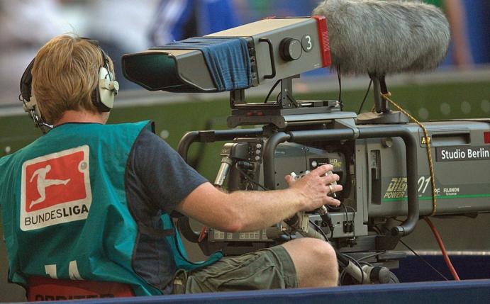DFL bietet die Live-Spiele in acht Paketen an (Quelle: pixathlon/SID-IMAGES)
