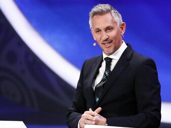 Der englische Ex-Stürmerstar Gary Lineker arbeitet als Kommentator der BBC und wird auch aus Katar berichten. Der englische Ex-Stürmerstar Gary Lineker arbeitet als Kommentator der BBC und wird auch aus Katar berichten.