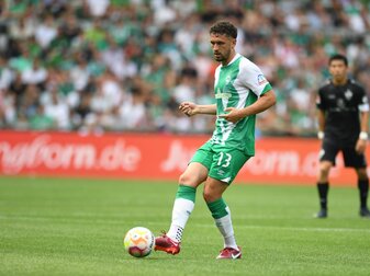 Werders Milos Veljkovic am Ball. Werders Milos Veljkovic am Ball.