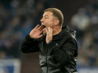 Frank Kramer bleibt vorerst Trainer des FC Schalke 04. Frank Kramer bleibt vorerst Trainer des FC Schalke 04.