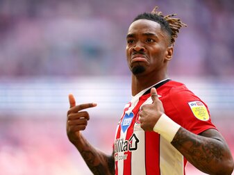 Brentfords Ivan Toney hat sich gegen eine rassistische Beleidigung gewehrt. Brentfords Ivan Toney hat sich gegen eine rassistische Beleidigung gewehrt.