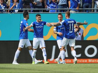 Sieg beim KSC: Darmstadt erobert Tabellenspitze