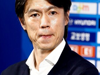Der Cheftrainer des südkoreanischen Clubs Ulsan Hyundai FC: Hong Myung Bo. Der Cheftrainer des südkoreanischen Clubs Ulsan Hyundai FC: Hong Myung Bo.