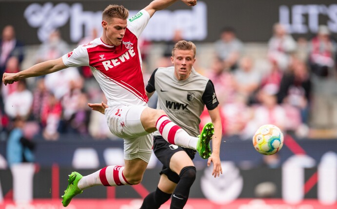 Die Kölner um Torschütze Steffen Tigges (l) setzten sich gegen den FC Augsburg durch.