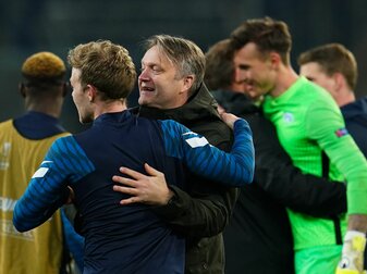 Molde FK um Trainer Erling Moe (M.) wurde norwegischer Meister. Molde FK um Trainer Erling Moe (M.) wurde norwegischer Meister.