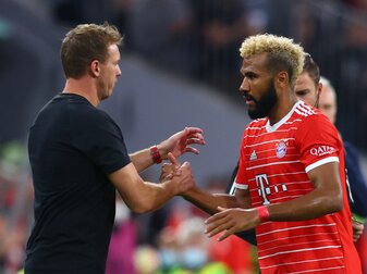 Münchens Trainer Julian Nagelsmann bei der Auswechslung von Münchens Eric-Maxim Choupo-Moting. Münchens Trainer Julian Nagelsmann bei der Auswechslung von Münchens Eric-Maxim Choupo-Moting.
