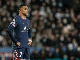 Spielt seit dem 01. Juli 2018 für Paris Saint-Germain: Kylian Mbappe. Spielt seit dem 01. Juli 2018 für Paris Saint-Germain: Kylian Mbappe.