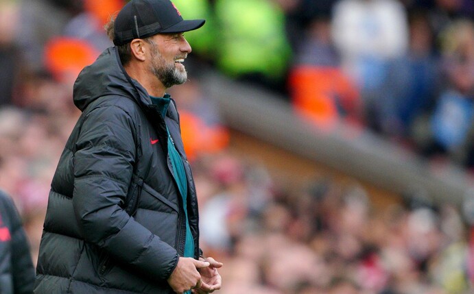 Liverpool-Coach Jürgen Klopp während des Spiels an der Seitenlinie.