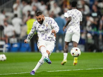 Madrids Karim Benzema gehört bei der Abstimmung zum Ballon d'Or zu den 30 nominierten Spielern. Madrids Karim Benzema gehört bei der Abstimmung zum Ballon d'Or zu den 30 nominierten Spielern.