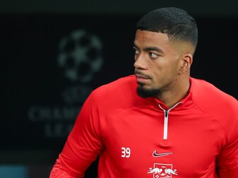 Leipzigs Spieler Benjamin Henrichs kommt vor einer Partie aus dem Spielertunnel. Leipzigs Spieler Benjamin Henrichs kommt vor einer Partie aus dem Spielertunnel.