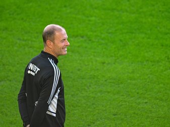 kicker: Auch Schreuder Trainerkandidat beim VfB kicker: Auch Schreuder Trainerkandidat beim VfB