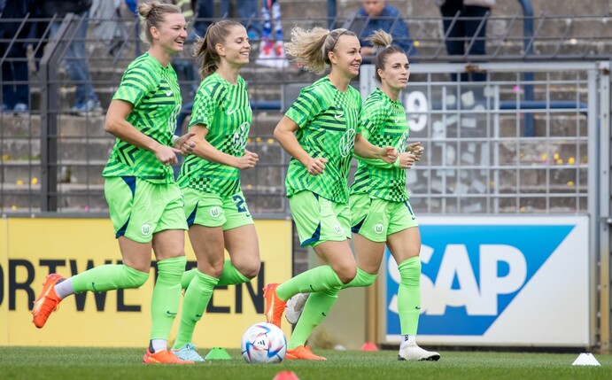 Wolfsburgs Spielerinnen freuen sich auf die Champions League.