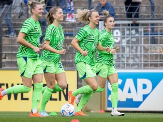 Wolfsburgs Spielerinnen freuen sich auf die Champions League. Wolfsburgs Spielerinnen freuen sich auf die Champions League.