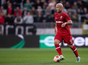 Radja Nainggolan wurde von Royal Antwerpen suspendiert. Radja Nainggolan wurde von Royal Antwerpen suspendiert.