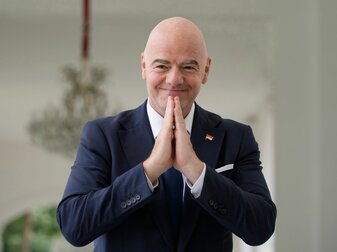 FIFA-Präsident Gianni Infantino ist derzeit zu Gast in Indonesien. FIFA-Präsident Gianni Infantino ist derzeit zu Gast in Indonesien.