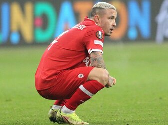 Auf der Bank geraucht: Nainggolan suspendiert Auf der Bank geraucht: Nainggolan suspendiert