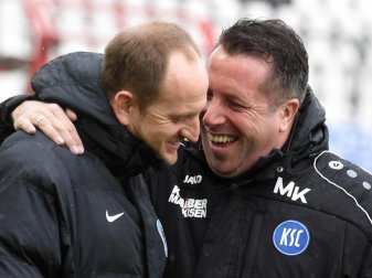 KSC-Trainer Markus Kauczinski (r) ist im Sommer zu haben. Foto: Uli Deck KSC-Trainer Markus Kauczinski (r) ist im Sommer zu haben. Foto: Uli Deck