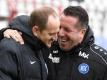 KSC-Trainer Markus Kauczinski (r) ist im Sommer zu haben. Foto: Uli Deck