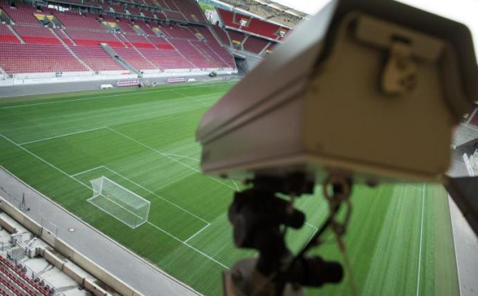 Der Videobeweis soll in Italien getestet werden. Foto: Marijan Murat