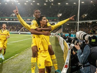 Eigentor und Elfmeter: Dortmund mühsam im Achtelfinale Eigentor und Elfmeter: Dortmund mühsam im Achtelfinale