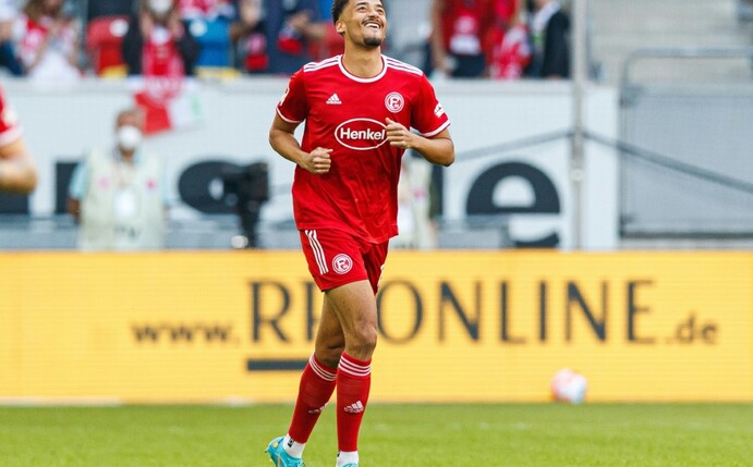 Düsseldorf souverän im Achtelfinale