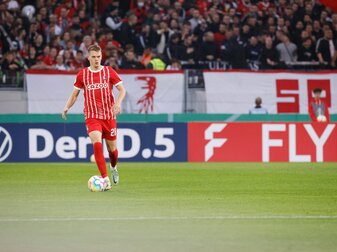 Freiburgs Matthias Ginter am Ball. Freiburgs Matthias Ginter am Ball.