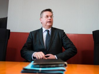 Reinhard Grindel möchte neuer DFB-Präsident werden. Foto: Gregor Fischer Reinhard Grindel möchte neuer DFB-Präsident werden. Foto: Gregor Fischer