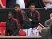Cristiano Ronaldo (r) musste sich bei Manchester United erneut mit der Reservistenrolle zufrieden geben.