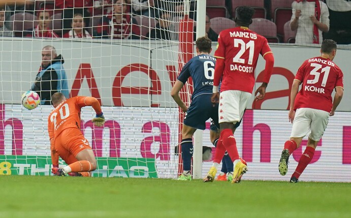 Dominik Kohr (r) sorgte beim Mainzer Sieg gegen Köln für die Vorentscheidung.