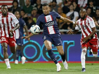 Kylian Mbappe (M) von Paris Saint-Germain in Aktion. Kylian Mbappe (M) von Paris Saint-Germain in Aktion.