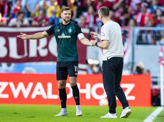 Hält sich in Sachen WM bedeckt: Werder-Torjäger Niclas Füllkrug (l). Hält sich in Sachen WM bedeckt: Werder-Torjäger Niclas Füllkrug (l).