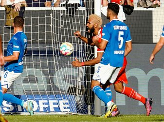 Eric Maxim Choupo-Moting (3.v.r) traf auch beim Gastspiel bei 1899 Hoffenheim. Eric Maxim Choupo-Moting (3.v.r) traf auch beim Gastspiel bei 1899 Hoffenheim.